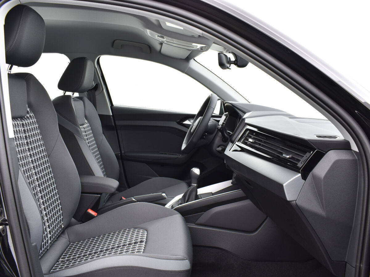 Audi A1 Sportback Sportback 30 TFSI Advanced Edition 110 PK | 17'' LM Velgen | Optiekpakket zwart | Hill hold assist | Parkeerhulp achter | Sportstoelen voorin | *NIEUW* (163088)