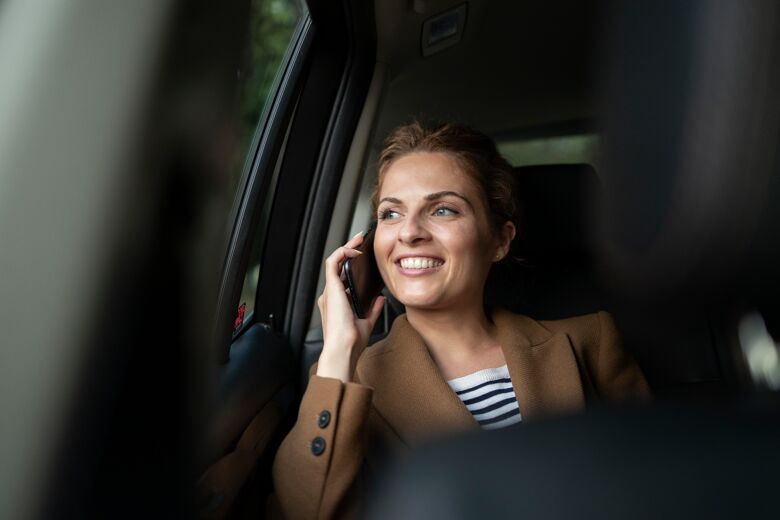 woman-traveling-with-her-car (1)