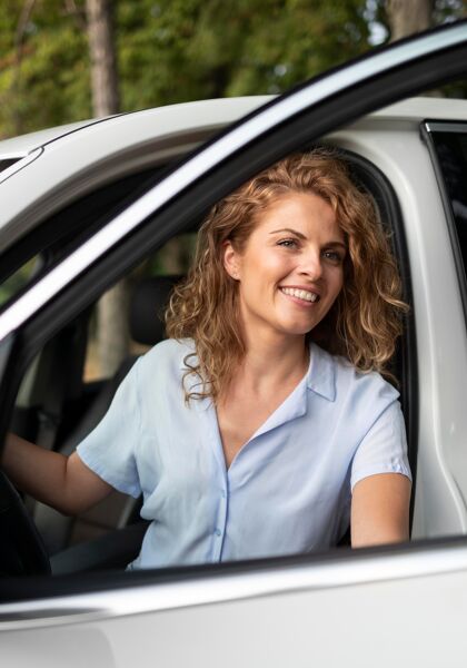 woman-traveling-with-her-car