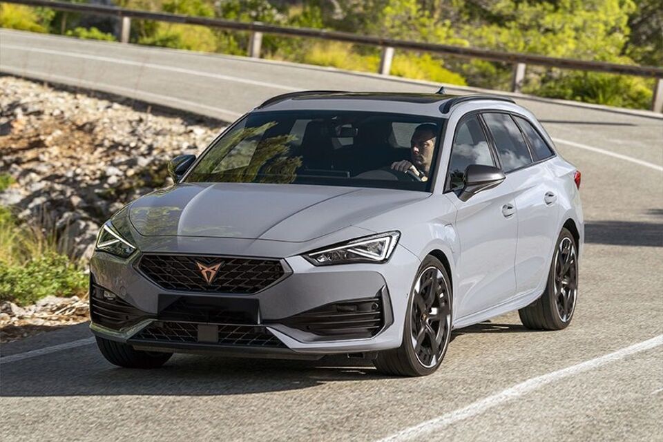 Cupra Leon Sportstourer phev essential limited 150kW 6-dsg aut 2024 – afbeelding 2 van 21