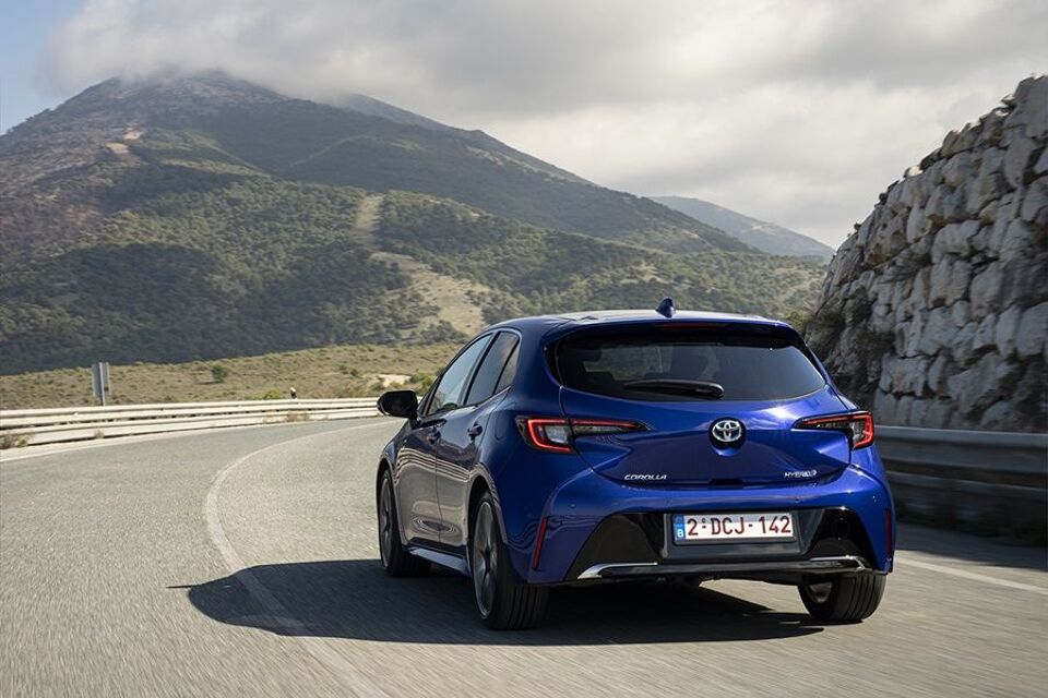 Toyota Corolla hev active 103kW aut 2024 – afbeelding 3 van 6