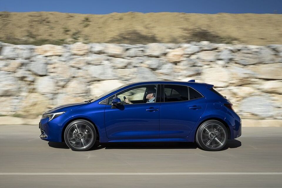 Toyota Corolla hev active 103kW aut 2024 – afbeelding 4 van 6