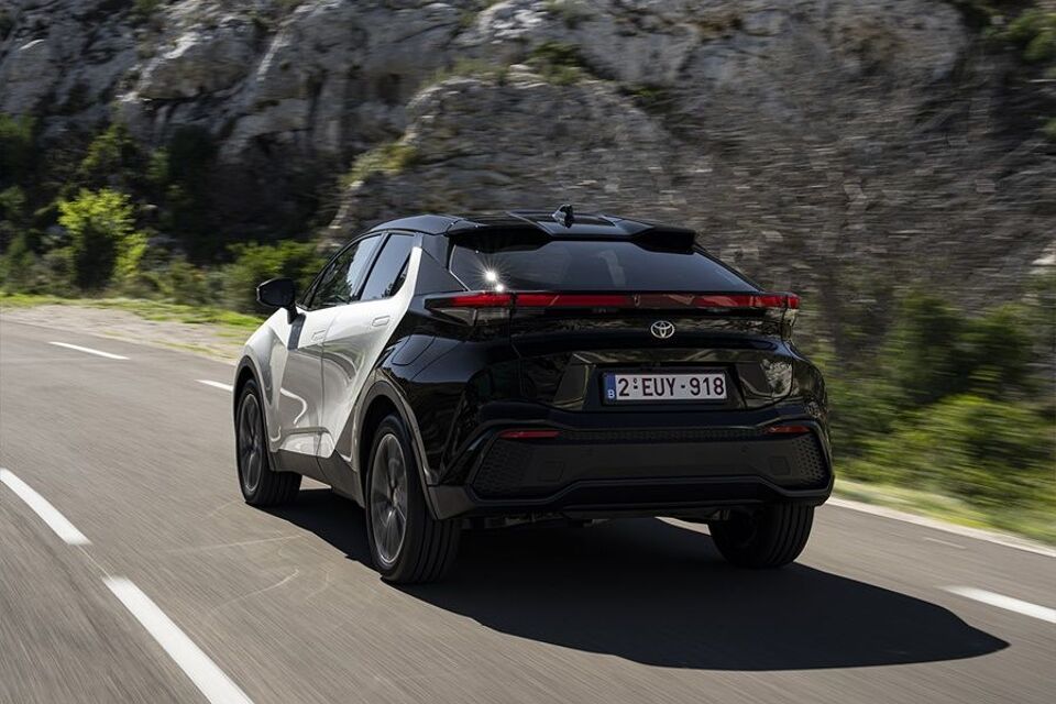 Toyota C-HR hev active 103kW cvt aut 2024 – afbeelding 3 van 9