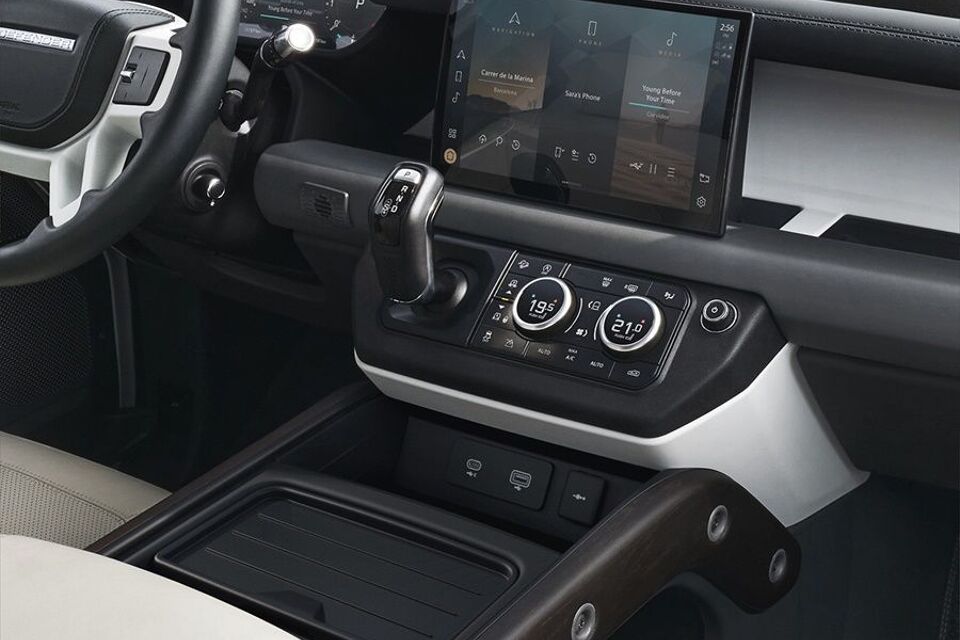 Land Rover Defender 130 mhev x-dynamic se 5p awd 294kW aut 2024 – afbeelding 17 van 24