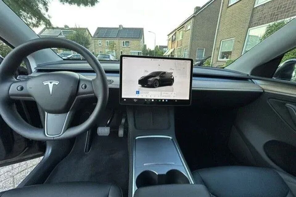 Tesla Model Y ev rwd aut 2024 – afbeelding 10 van 10